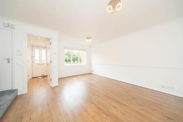 Semi-detached house Melrose Avenue, Willesden Green